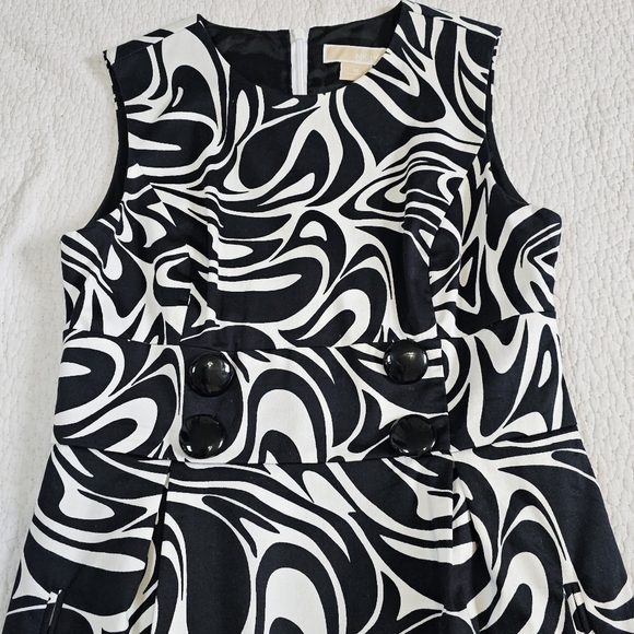 Michael Kors Black and White Swirl Button Dress - Picture 3 of 10